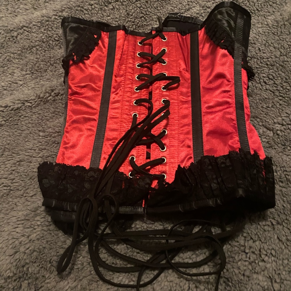 Size 32 red corset